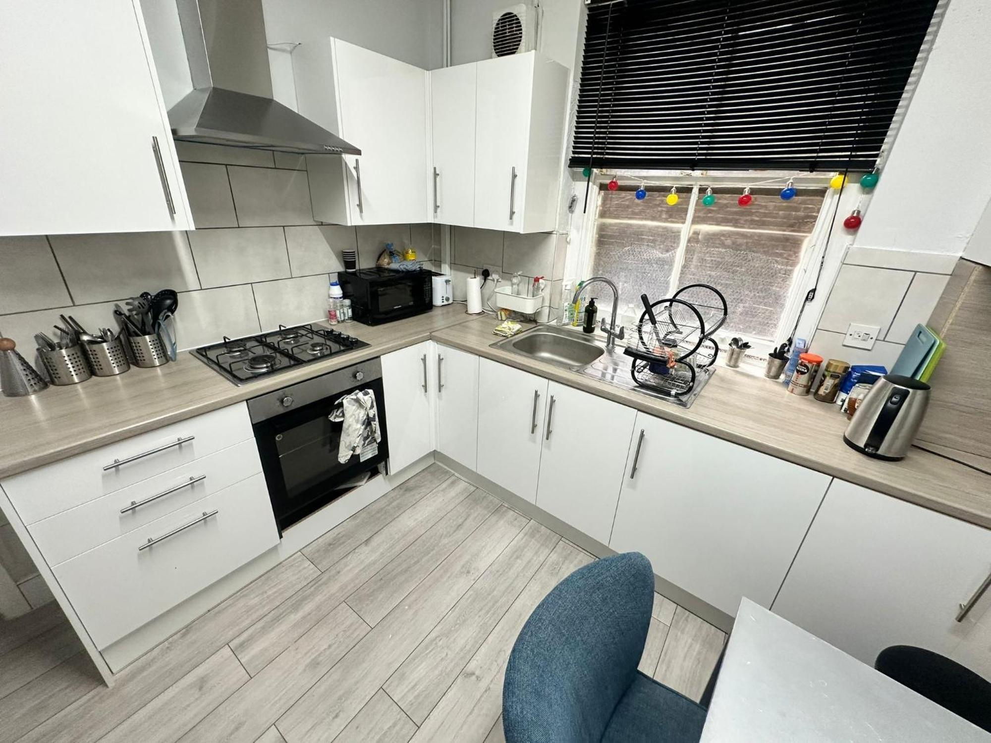Whitechapel Station Rooms R1 London Exterior photo